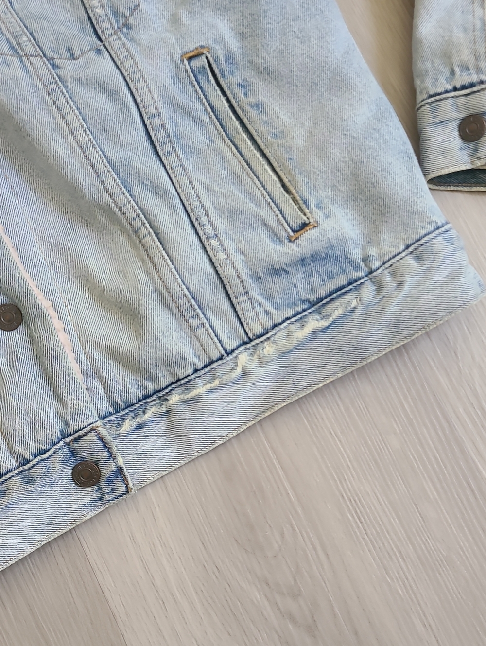 Levi's Light Wash Blue Denim Sherpa Jacket Pink Shearling Large Women's Winter - Picture 9 of 9